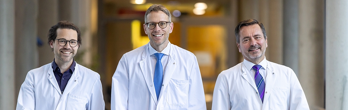 Ärztliche Kompetenz im Team Drei Ärzte auf dem Weg zum Patienten
